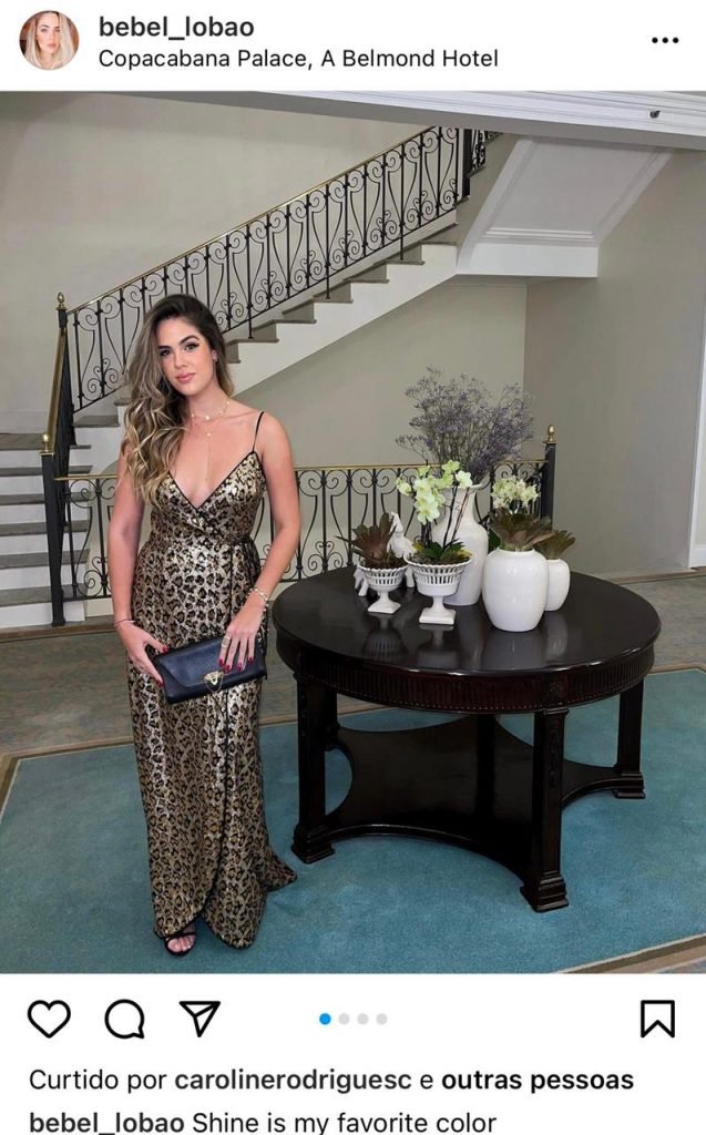 Isabelle Lobão posa no Copacabana Palace