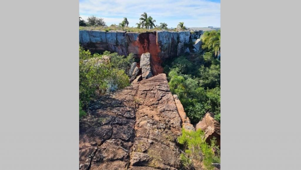 Ponte natural de pedra desaba no RS