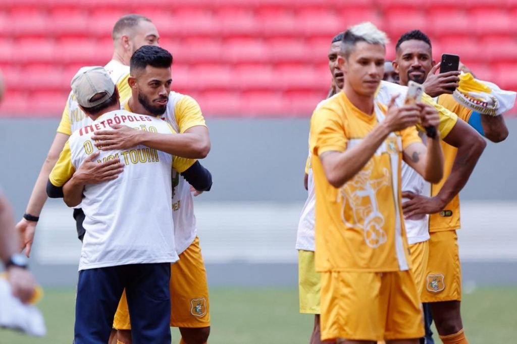 Brasiliense campeão do Candangão. Jacaré 1 x 0 Ceilândia. Comemoração dos jogadores e equipe técnica.