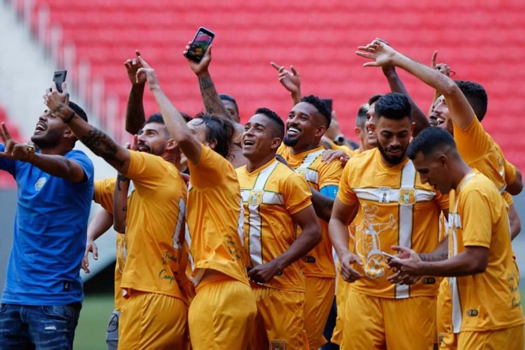 Brasiliense campeão do Candangão. Jacaré 1 x 0 Ceilândia. Comemoração dos jogadores e equipe técnica.