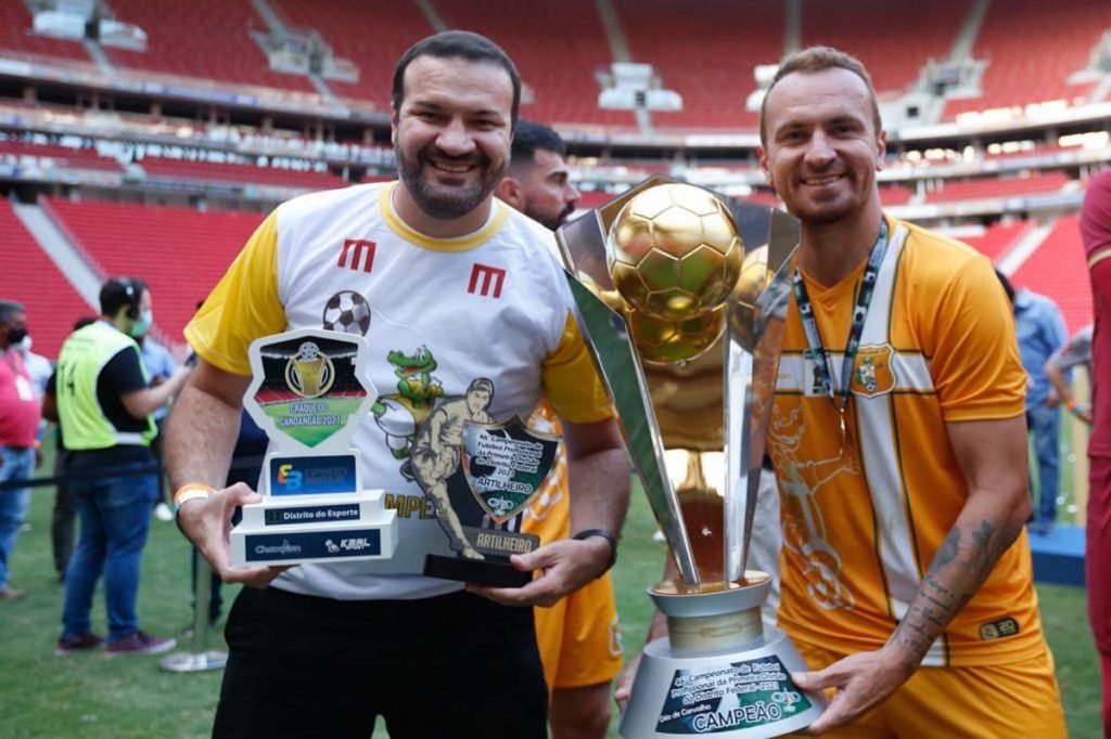 Brasiliense campeão do Candangão. Jacaré 1 x 0 Ceilândia. Comemoração dos jogadores e equipe técnica.