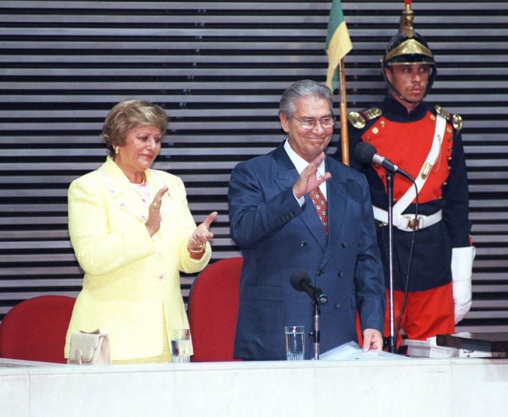 Mário Covas com a ex-primeira-dama, Lila, durante cerimônia de sua posse na Assembleia Legislativa