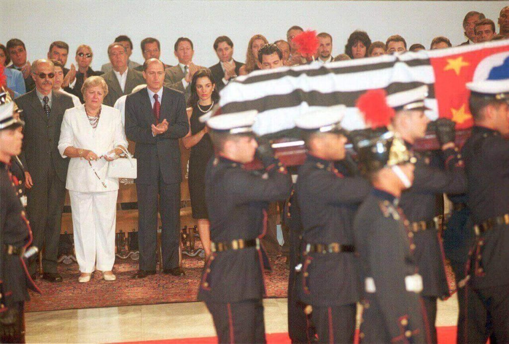 Corpo de Mário Covas é velado na Assembleia Legislativa