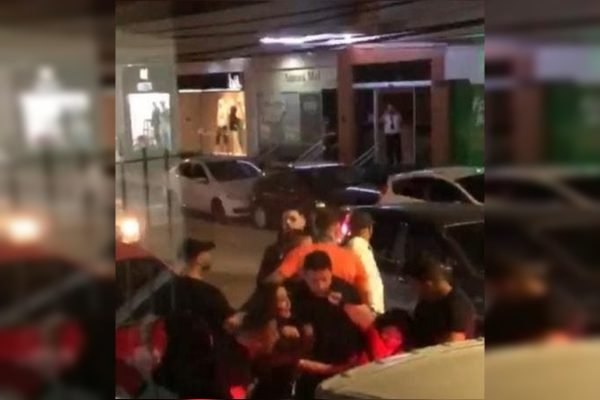 Vídeo Briga Generalizada Termina Com Disparos Em Bar De Florianópolis