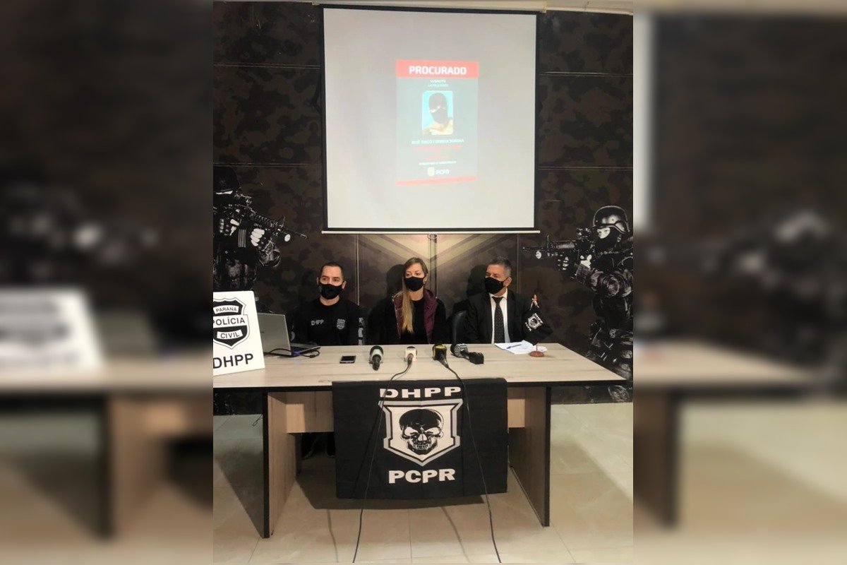 delegada-chefe da Divisão de Homicídios e Proteção à Pessoa, Camila Cecconello. em coletiva