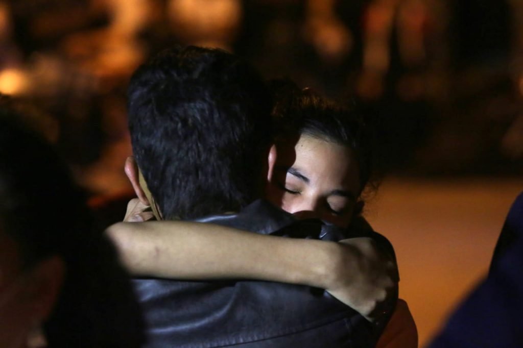 Familiares do funkeiro Kevin Nascimento Bueno, de 23 anos, conhecido como MC Kevin, morreu na noite deste domingo