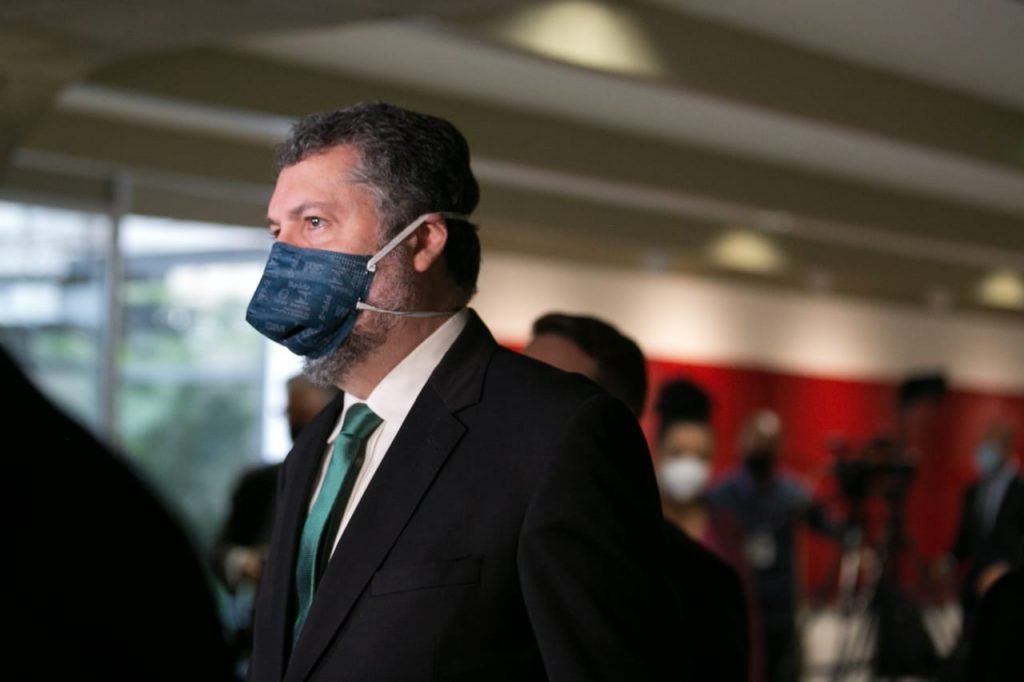 Ernesto Araújo chega à CPI da Covid