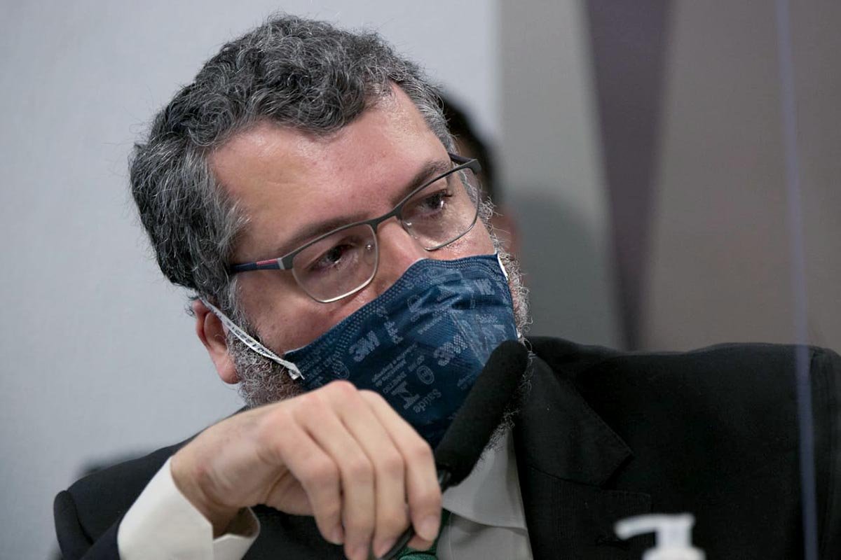 Itamaraty pediu insumos para produzir cloroquina, diz Ernesto Araújo