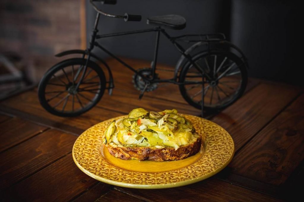 Bruschetta de Abobrinha com Canastra
