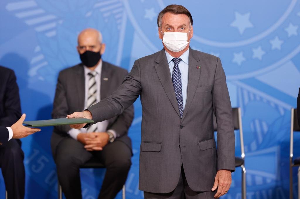 presidente jair bolsonaro durante lançamento do Programa Gigantes do Asfalto no palácio do Planalto com o