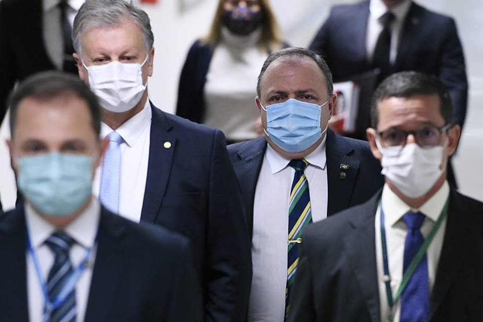 Pazuello chega para depor na cpi da covid