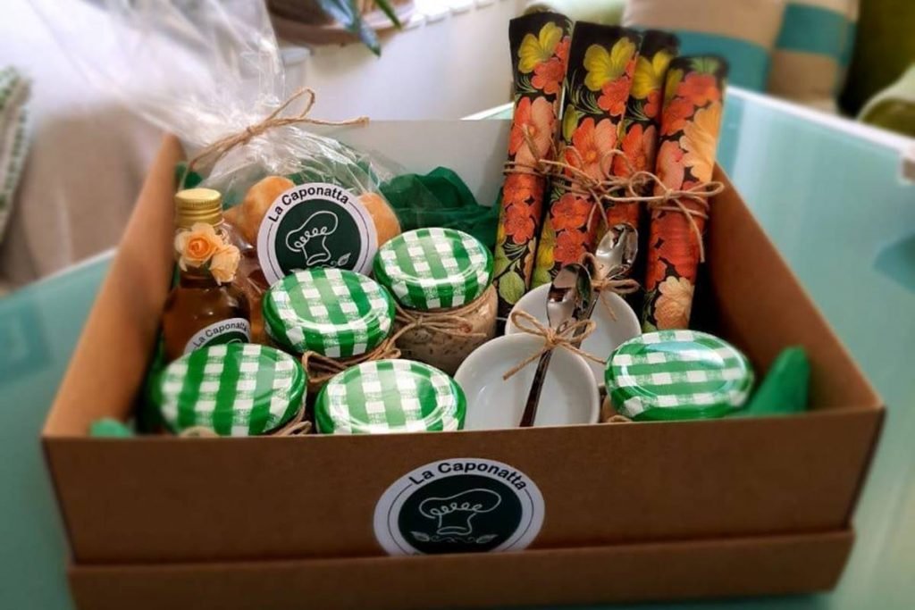 kit de comidas árabes em potes de vidro