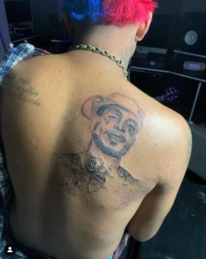 Tatuagem de MC Brinquedo com rosto de MC Kevin