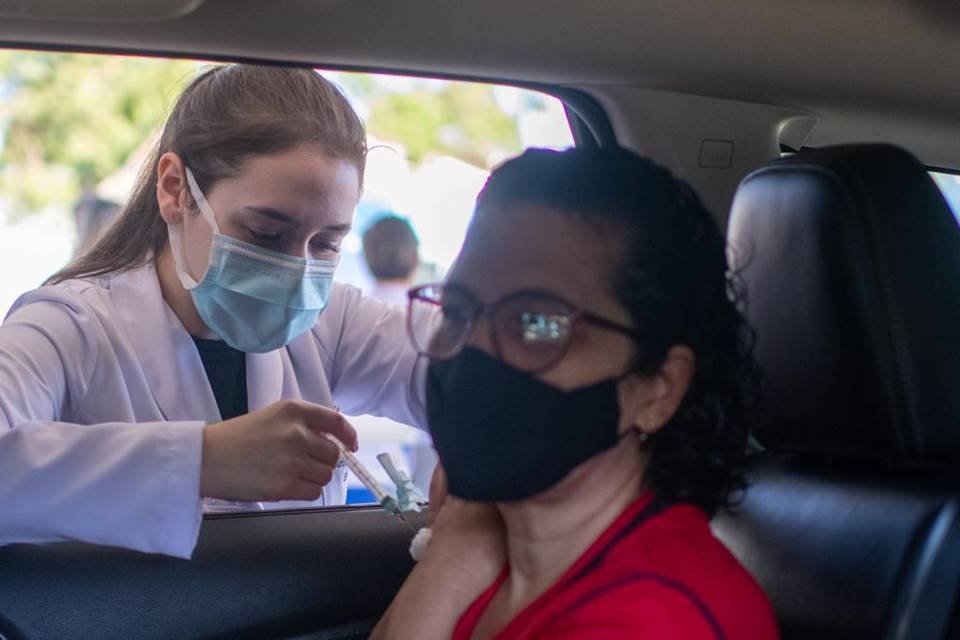 Vacinação de professores no Guará