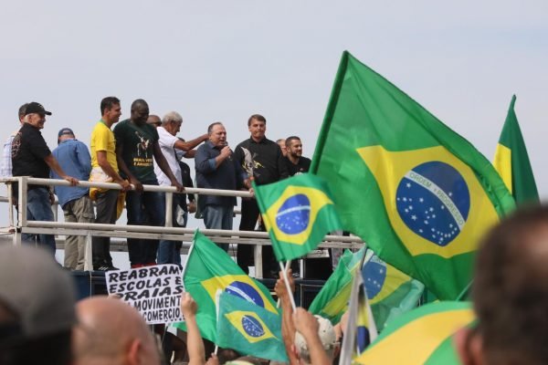 Apos Depor Na Cpi Pazuello Participa De Ato Com Bolsonaro Sem Mascara