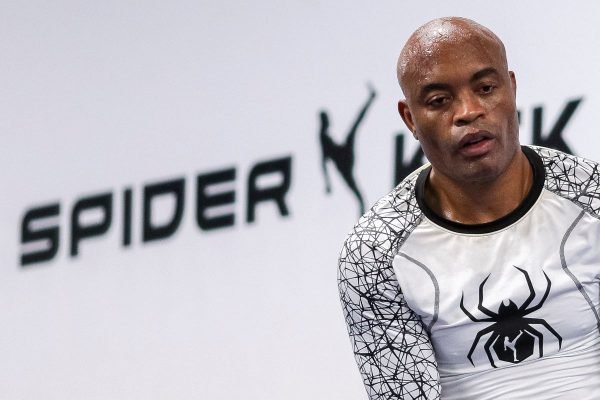 Spider de casa nova: Anderson Silva fará estreia no boxe em junho