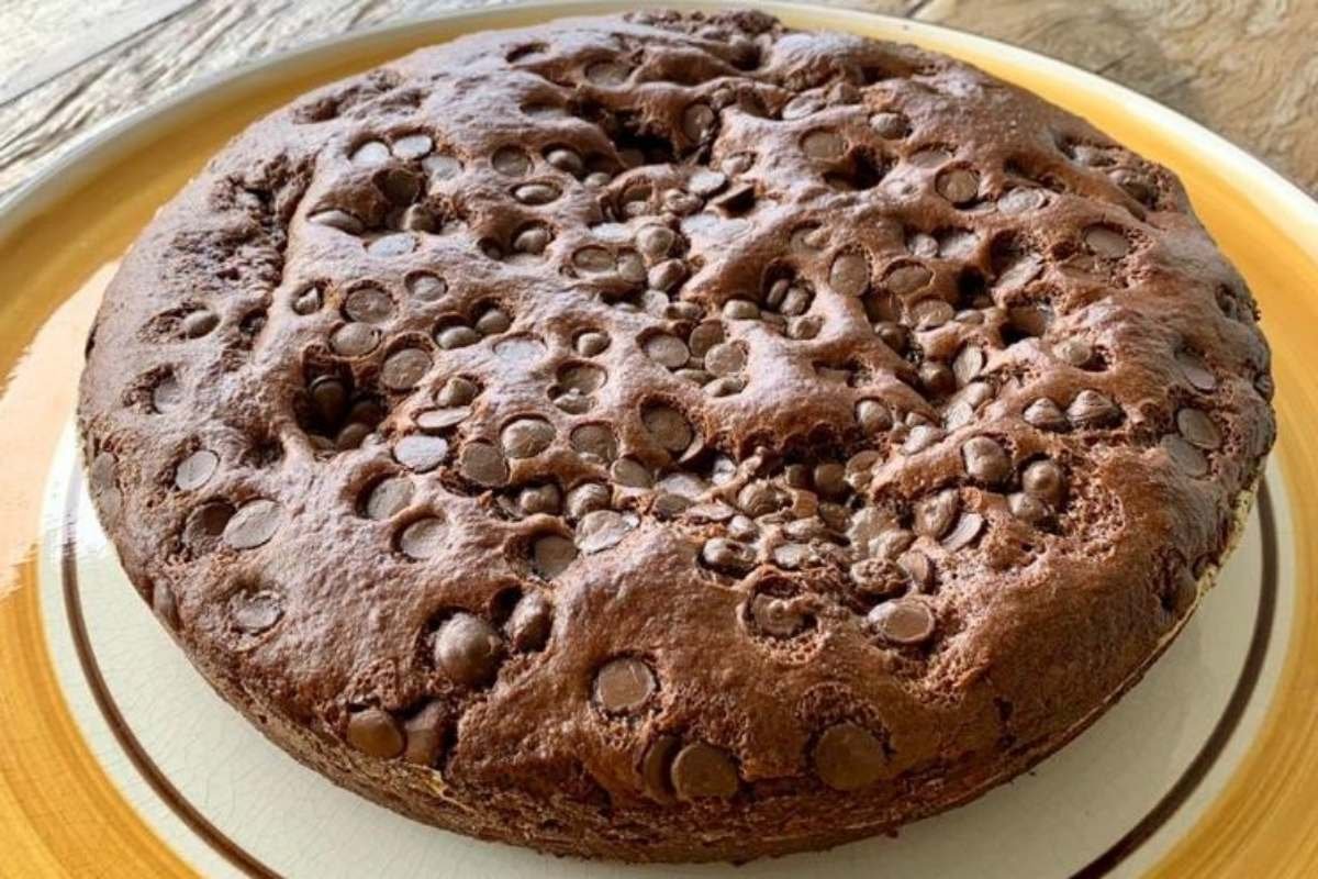 Aprenda a preparar um maravilhoso bolo cookie com gotas de chocolate ...