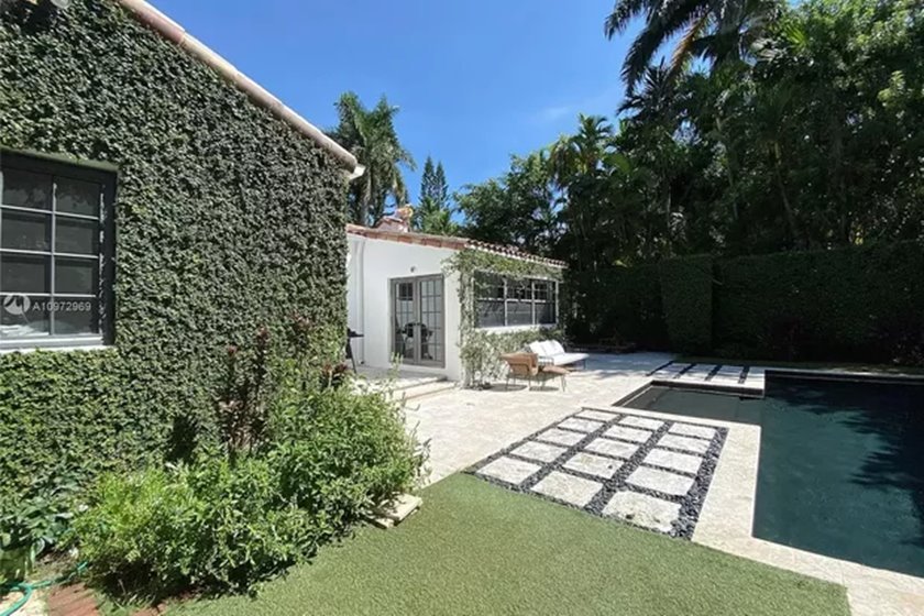 Anitta vende cobertura na Barra por R$ 12 mi e compra mansão em Miami