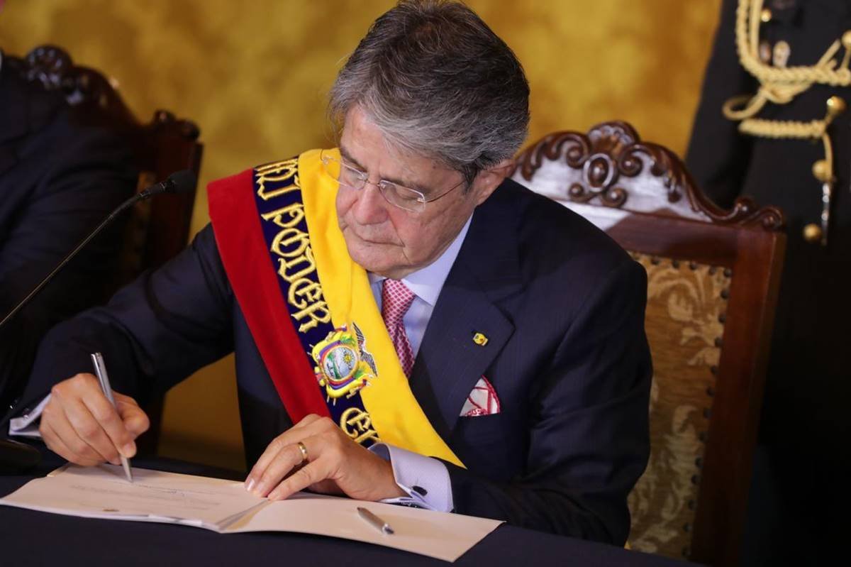 Presidente do Equador decreta estado de exceção por violência e narcotráfico