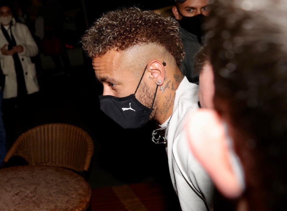 Festa em SP com artistas Neymar