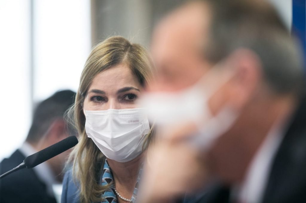 Mayra Pinheiro presta depoimento à CPI