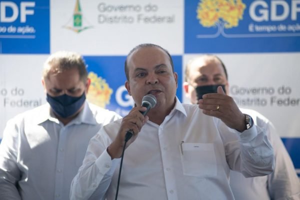 Ibaneis assina ordem de serviço da requalificação da Av. Hélio Prates