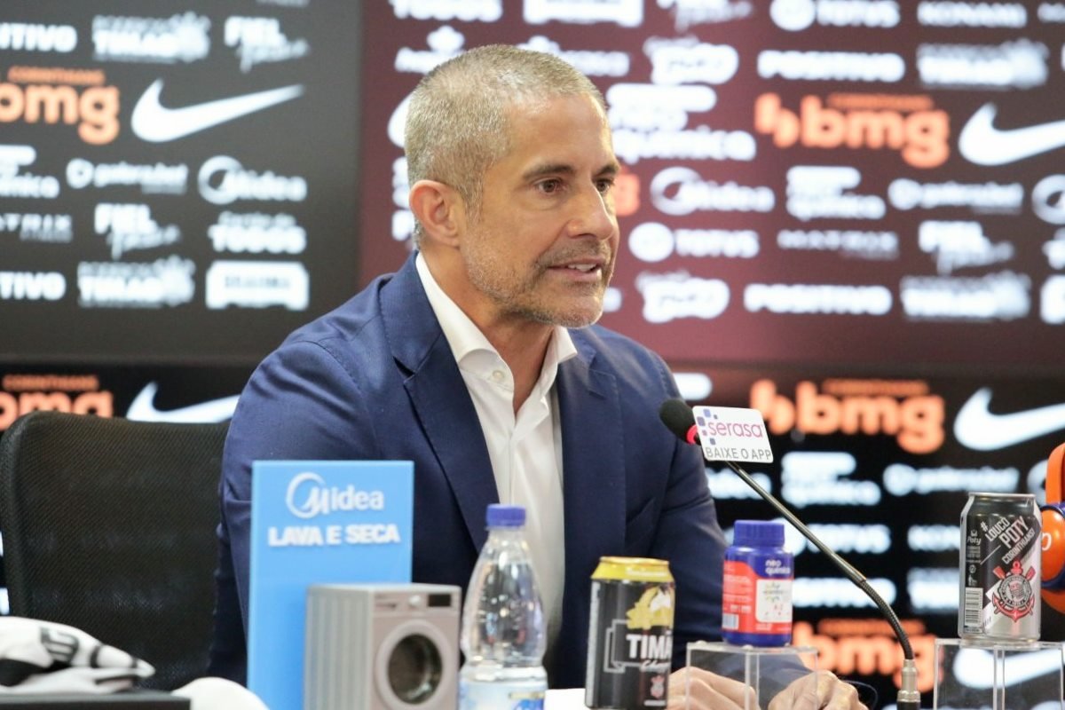 Sylvinho agora assume objetivos e diz que Corinthians quer ser campeão