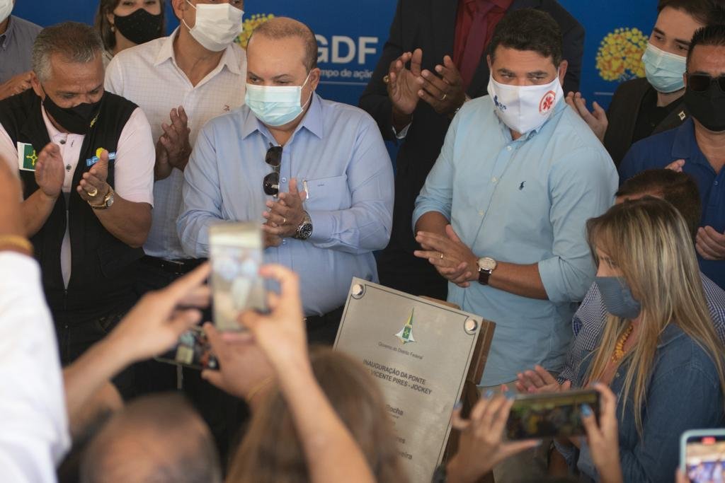 Governador Ibaneis Rocha inaugura a ponte sobre o córrego Vicente Pires