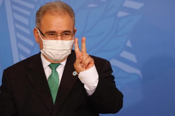 Ministro da Saúde dá sinais de cansaço na luta contra o vírus