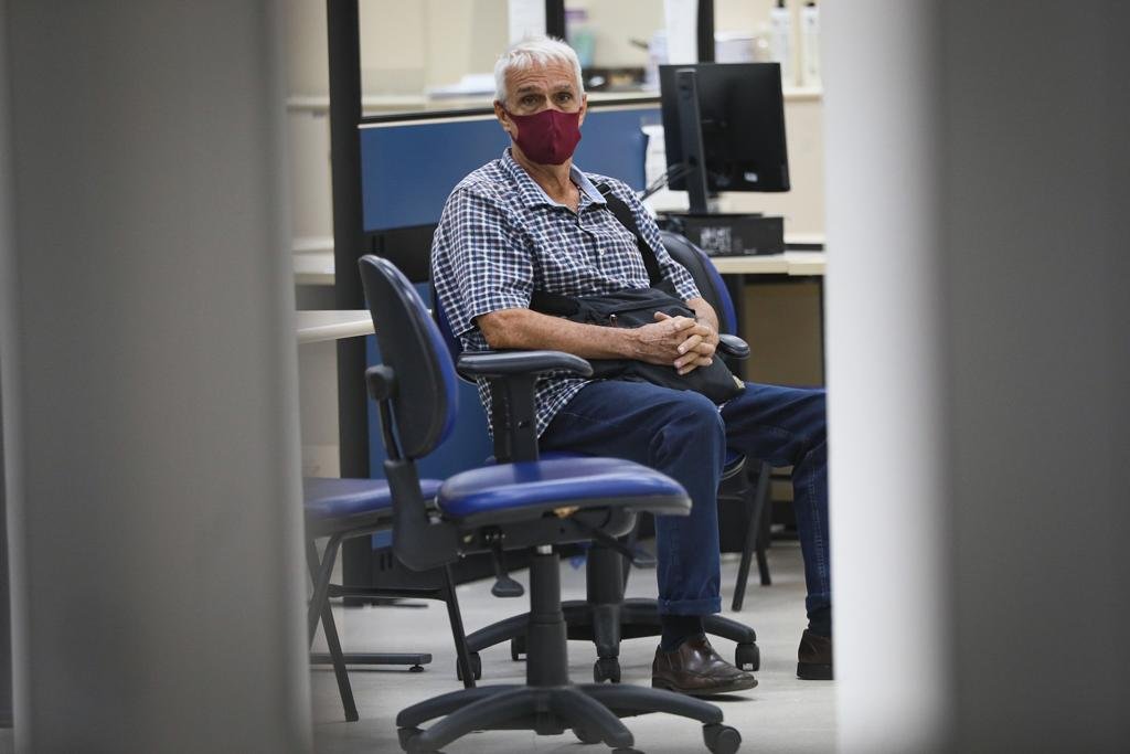 Médicos que vendiam falso atestado de comorbidade para imunização de pacientes de clínica são presos e vão cumprir pena em liberdade. Eram vendidos cerca de 30 atestados por dia no valor que variava de 20 até 50 reais cada.