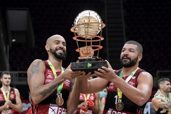 Em jogo emocionante, FlaBasquete vence o São Paulo fora de casa e assume a  Liderança do NBB