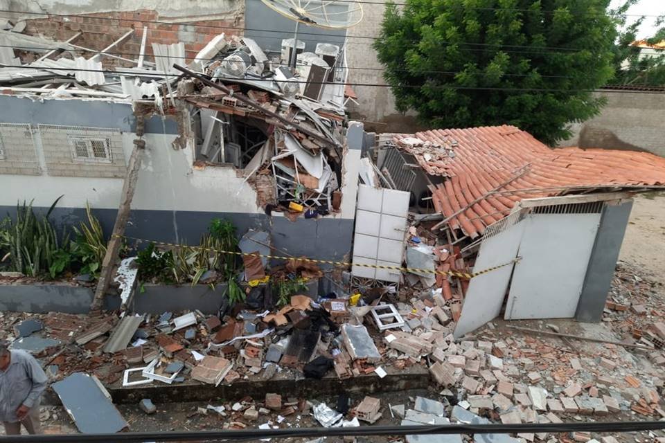 Criminosos explodem agência do BB no CE