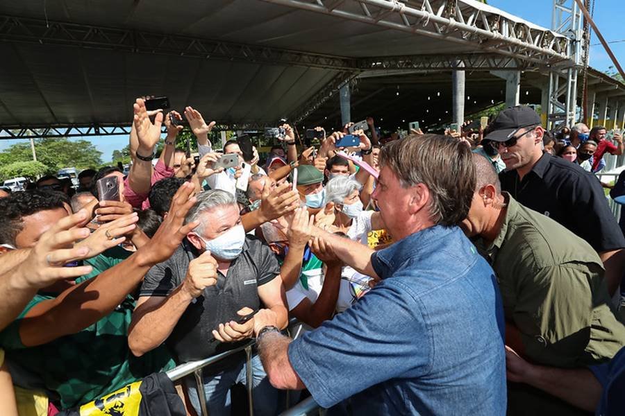 O presidente Jair Bolsonaro e apoiadores