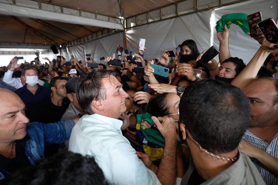 O presidente Jair Bolsonaro e apoiadores