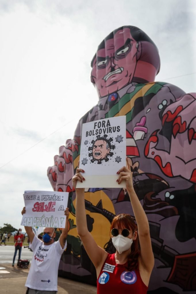 Manifestação no Museu Nacional em Brasilia pedindo a saída de Jair Bolsonaro da Presidência da República