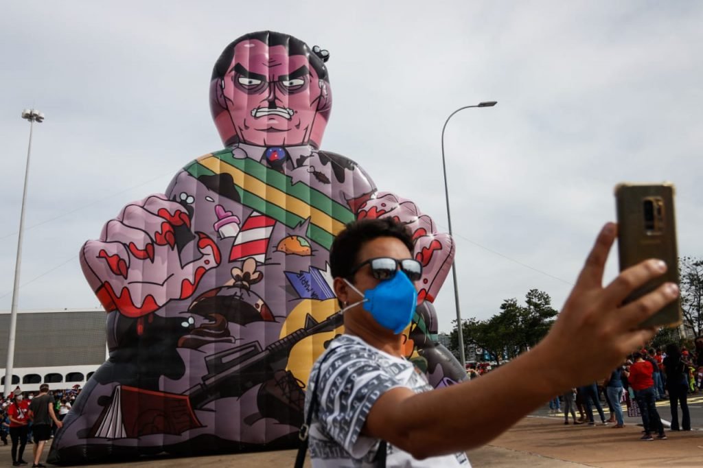 Manifestação no Museu Nacional em Brasilia pedindo a saída de Jair Bolsonaro da Presidência da República