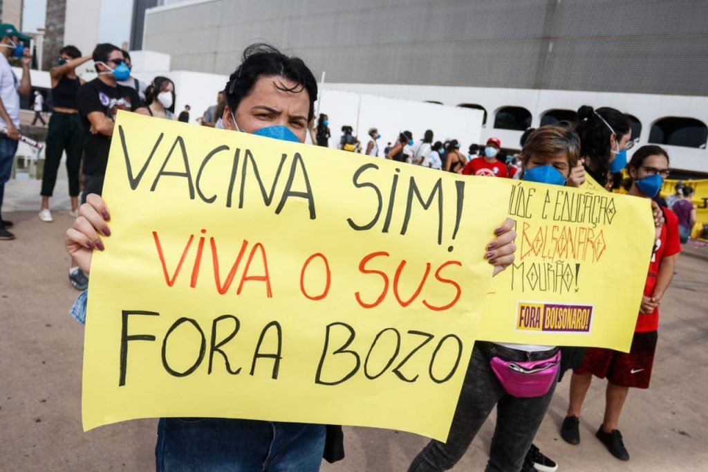Manifestação no Museu Nacional em Brasilia pedindo a saída de Jair Bolsonaro da Presidência da República