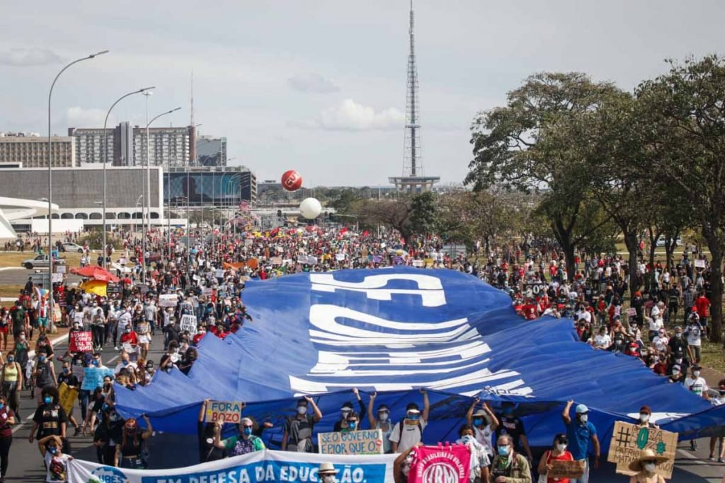 Manifestação pedindo a saída do presidente Jair Bolsonaro da Presidência da República em brasília 9