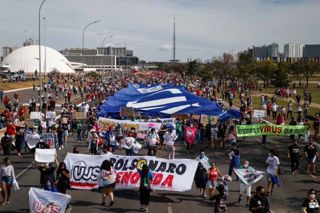 Manifestação pedindo a saída do presidente Jair Bolsonaro da Presidência da República em brasília 9