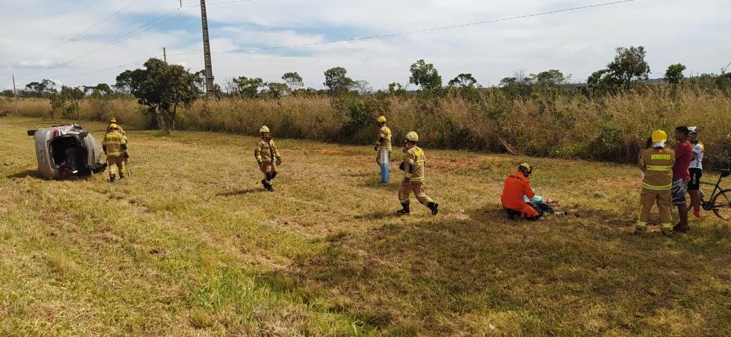 Veículo capotado, acidente de trânsito