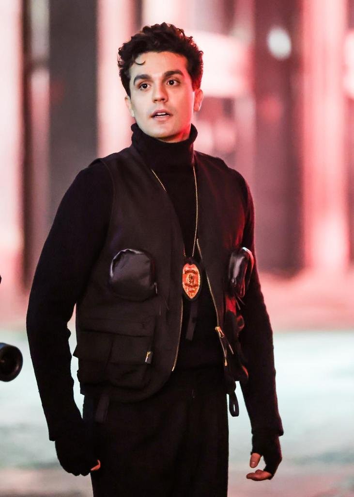 luan santana vestido de policial em clipe de morena
