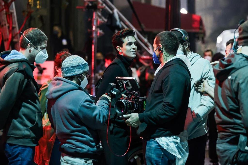 luan santana vestido de policial em clipe de morena