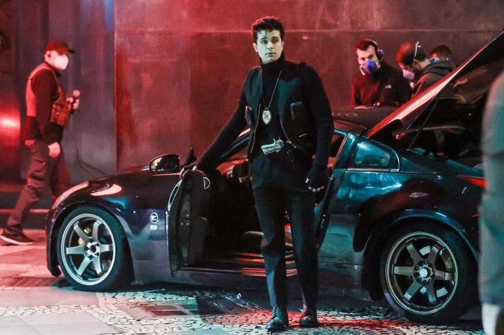 luan santana vestido de policial em clipe de morena