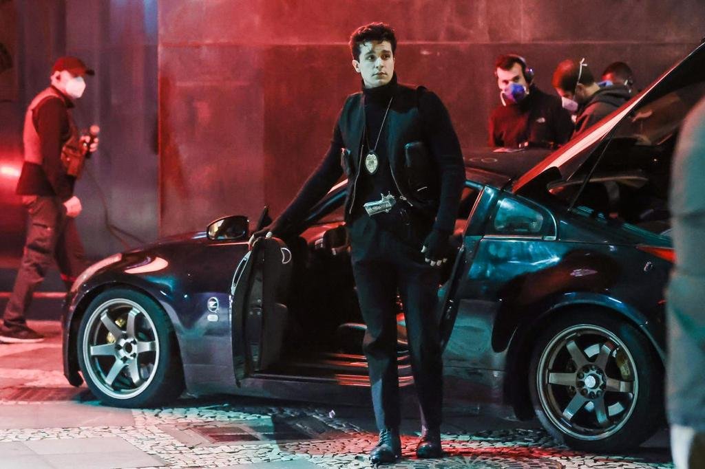 luan santana vestido de policial em clipe de morena