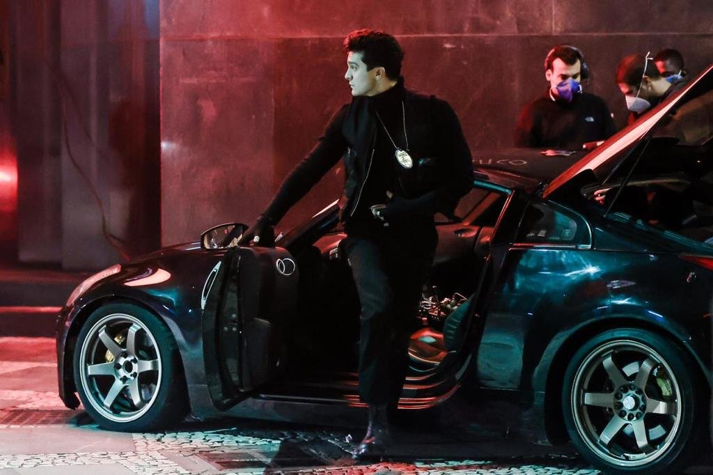 luan santana vestido de policial em clipe de morena