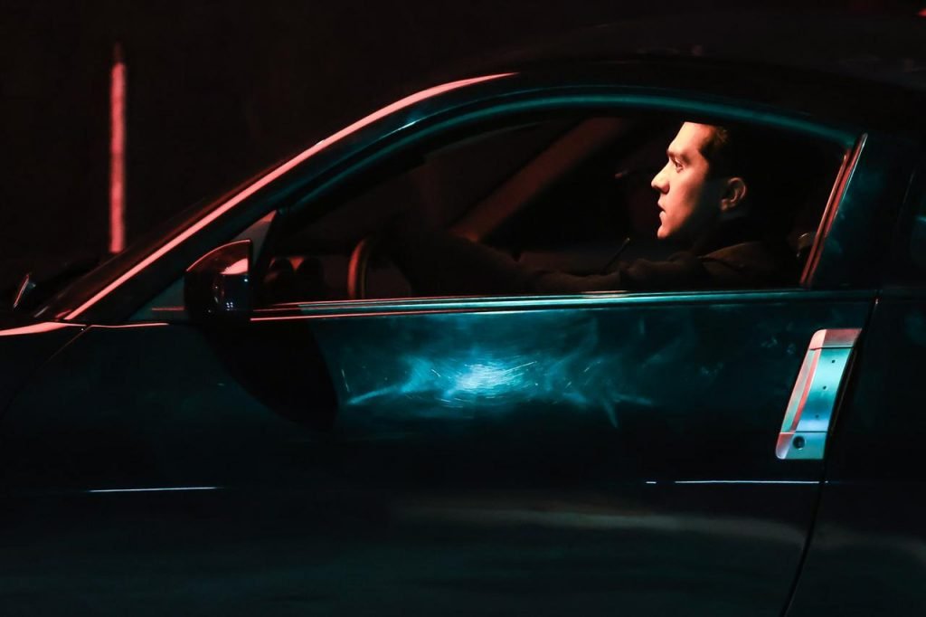 luan santana vestido de policial em clipe de morena