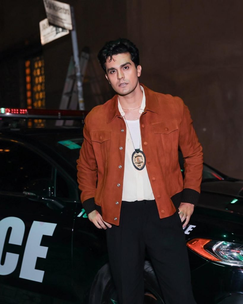 luan santana vestido de policial em clipe de morena