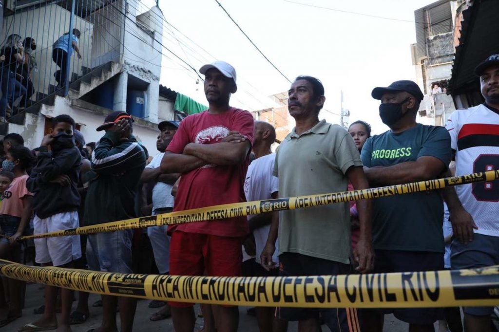 Prédio desaba em Rio das Pedras, na zona oeste do Rio