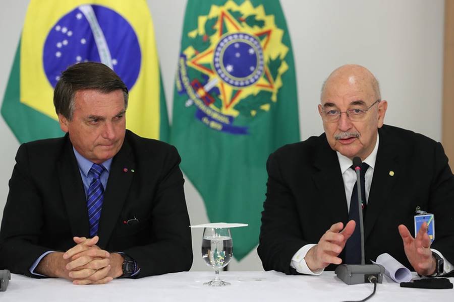 O presidente Jair Bolsonaro reunido com o suposto
