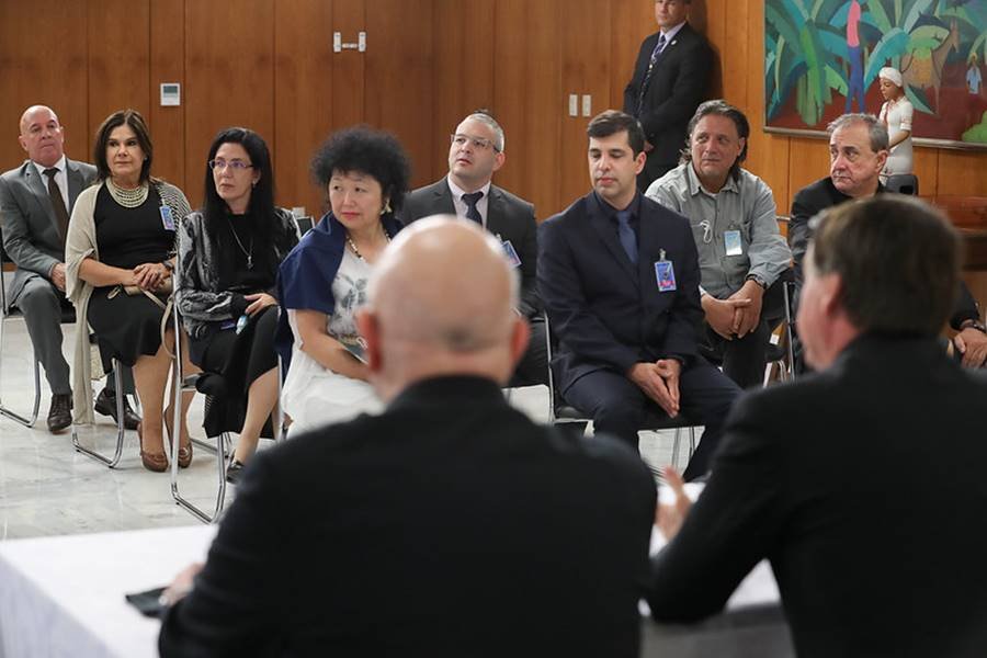 O presidente Jair Bolsonaro reunido com o suposto
